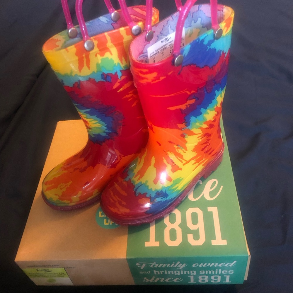 Lighted rain boots size 8